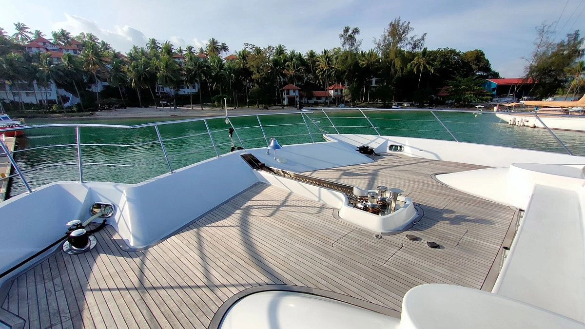 Аренда моторного тримарана Pachoud 86 Power Catamaran на Пхукете